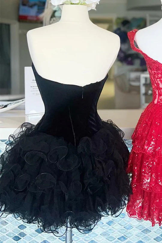 Vestido corto de terciopelo sin tirantes con volantes para el regreso a casa